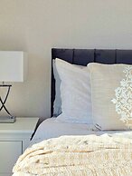 Bright and Cozy Home Near Hampden Park