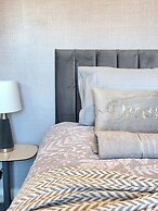 Bright and Cozy Home Near Hampden Park