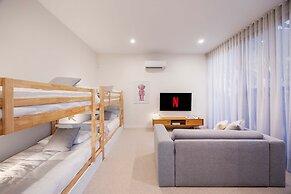 The Luxe Seabreeze Heated Pool Spa Cinema