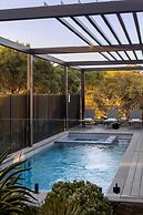 The Luxe Seabreeze Heated Pool Spa Cinema