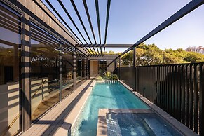 The Luxe Seabreeze Heated Pool Spa Cinema