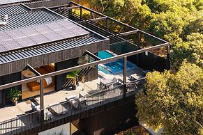 The Luxe Seabreeze Heated Pool Spa Cinema