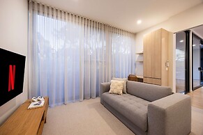 The Luxe Seabreeze Heated Pool Spa Cinema
