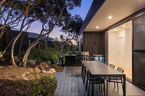 The Luxe Seabreeze Heated Pool Spa Cinema