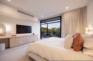 The Luxe Seabreeze Heated Pool Spa Cinema