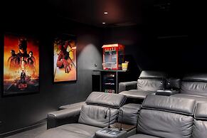 The Luxe Seabreeze Heated Pool Spa Cinema
