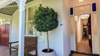 Sanctuary on Stanhope - Art & Modern Luxury