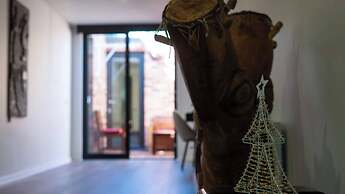 Sanctuary on Stanhope - Art & Modern Luxury