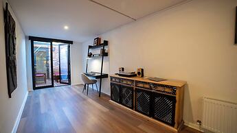 Sanctuary on Stanhope - Art & Modern Luxury