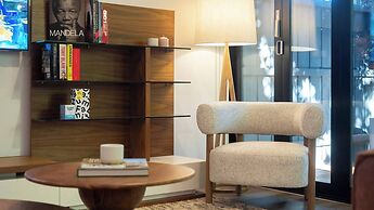 Sanctuary on Stanhope - Art & Modern Luxury