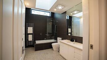 Sanctuary on Stanhope - Art & Modern Luxury