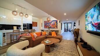 Sanctuary on Stanhope - Art & Modern Luxury