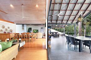 Zenlux Tropical Retreat Pool BBQ Golf Course
