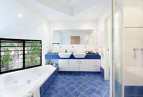 Zenlux Tropical Retreat Pool BBQ Golf Course