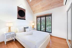 Zenlux Tropical Retreat Pool BBQ Golf Course