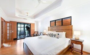 Zenlux Tropical Retreat Pool BBQ Golf Course