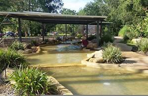 Zenlux Tropical Retreat Pool BBQ Golf Course