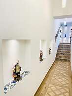 DE VIVO REALTY - COCO'S APARTMENTS