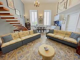 DE VIVO REALTY - COCO'S APARTMENTS