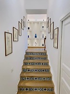 DE VIVO REALTY - COCO'S APARTMENTS