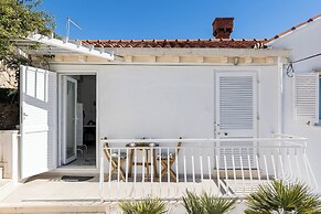 Sunny Palace Studio 2