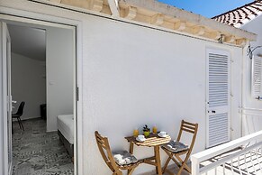 Sunny Palace Studio 2