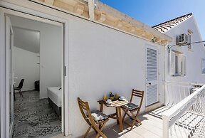 Sunny Palace Studio 2