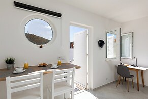 Sunny Palace Studio 1