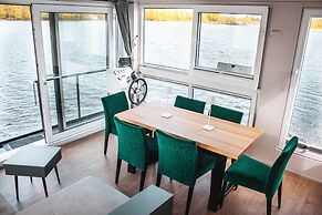 Schwimmendes Ferienhaus in Berlin