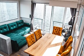 Schwimmendes Ferienhaus in Berlin