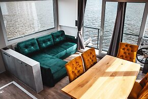 Schwimmendes Ferienhaus in Berlin