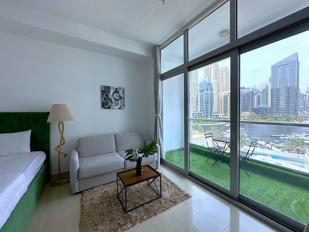 Luxury Studio with Marina View