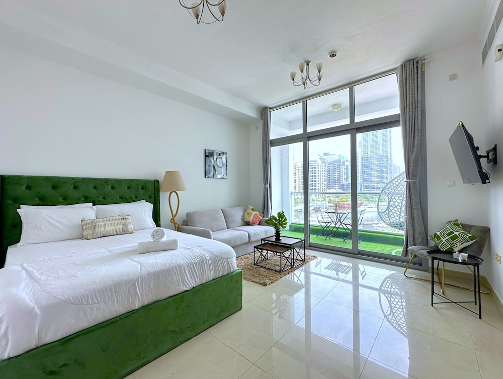 Luxury Studio with Marina View