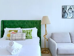 Luxury Studio with Marina View
