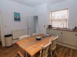 The English School, Flat 2