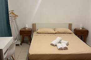 Spacious Room & Shared Bath in Valletta