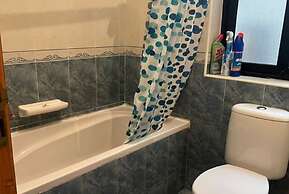 Spacious Room & Shared Bath in Valletta