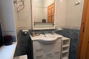 Spacious Room & Shared Bath in Valletta