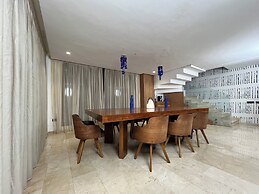 Seafront Luxury Villa with Amazing pool
