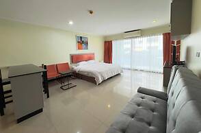 Large Pool-view Studio With Balcony - TW Platinum Suites, Jomtien