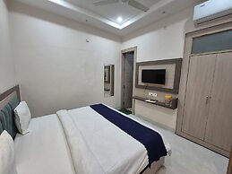 OnlyStay Giriraj Ji Near Prem Mandir