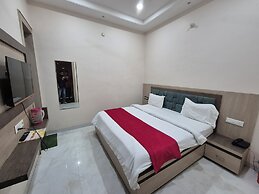 OnlyStay Giriraj Ji Near Prem Mandir