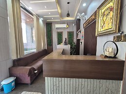 OnlyStay Giriraj Ji Near Prem Mandir