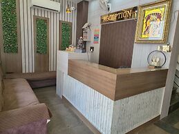 OnlyStay Giriraj Ji Near Prem Mandir