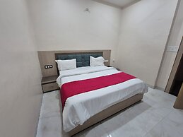 OnlyStay Giriraj Ji Near Prem Mandir