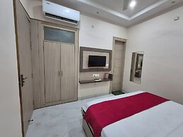 OnlyStay Giriraj Ji Near Prem Mandir