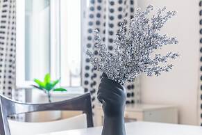 Stylish 2BR Apartment Long Stay for 5