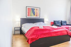 Stylish 2BR Apartment Long Stay for 5
