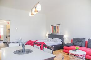 Stylish 2BR Apartment Long Stay for 5