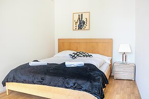 Stylish 2BR Apartment Long Stay for 5